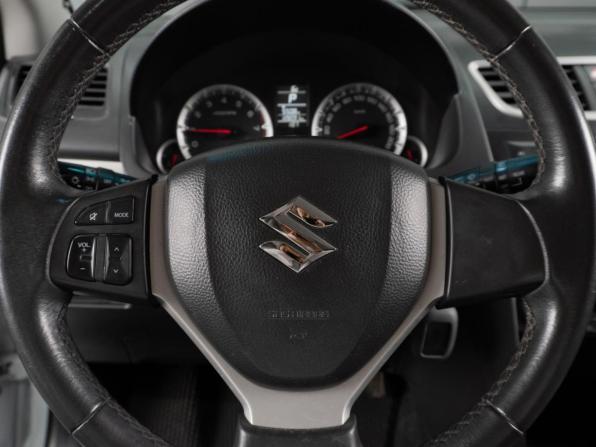 Suzuki Swift IV с пробегом 2013 года, цена 950 000 рублей, 128091 км, хэтчбек, Автокод Объявления
