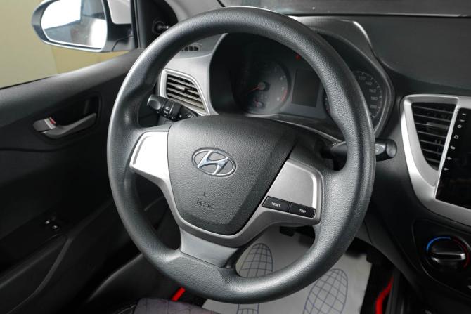 Hyundai Solaris II с пробегом 2018 года, цена 859 000 рублей, 164746 км, седан, Автокод Объявления