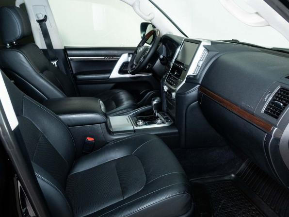 Toyota Land Cruiser 200 Series Рестайлинг 2 с пробегом 2017 года, цена 5 640 000 рублей, 125500 км, внедорожник, Автокод Объявления