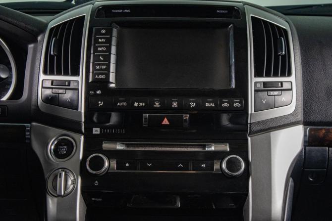Toyota Land Cruiser 200 Series Рестайлинг 1 с пробегом 2013 года, цена 3 499 000 рублей, 268000 км, внедорожник, Автокод Объявления