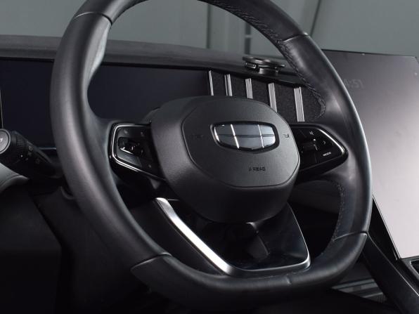 Geely Atlas II с пробегом 2023 года, цена 2 899 999 рублей, 48723 км, внедорожник, Автокод Объявления