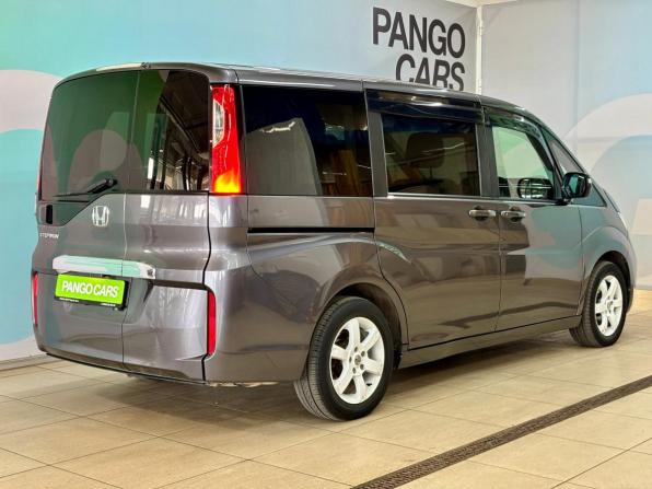 Honda Stepwgn V с пробегом 2017 года, цена 1 734 000 рублей, 161600 км, минивэн, Автокод Объявления