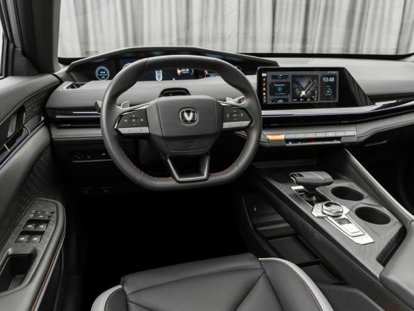 Changan UNI-V I с пробегом 2024 года, цена 2 390 000 рублей, 24251 км, лифтбек, Автокод Объявления