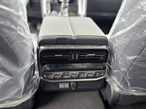 Toyota Land Cruiser 300 Series с пробегом 2026 года, цена 15 450 000 рублей, 15 км, внедорожник, Автокод Объявления