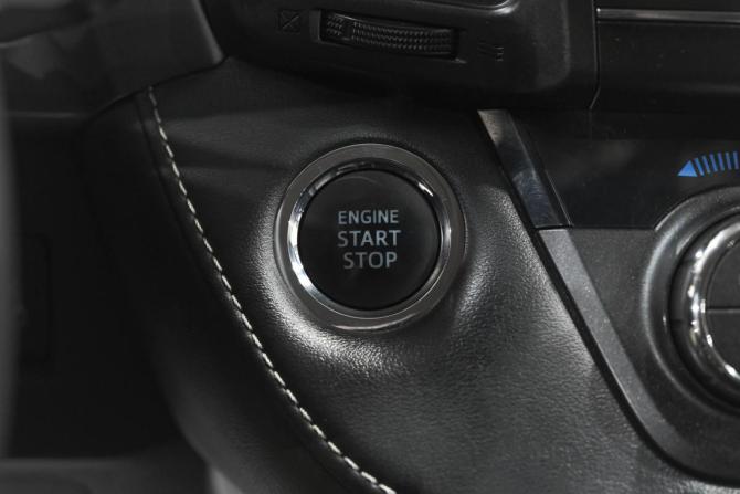 Toyota RAV4 IV (XA40) Рестайлинг с пробегом 2015 года, цена 2 429 000 рублей, 202000 км, внедорожник, Автокод Объявления