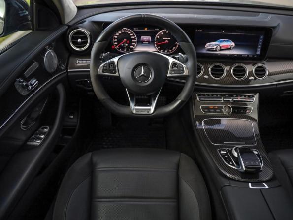 Mercedes-Benz E-Класс AMG V (W213) с пробегом 2018 года, цена 3 299 000 рублей, 242976 км, седан, Автокод Объявления