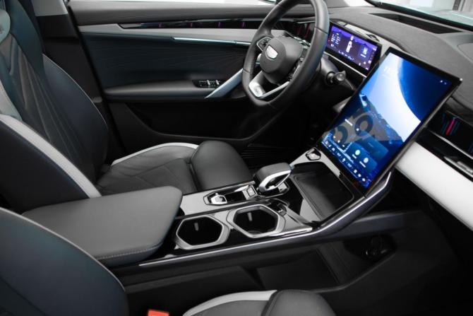 Geely Atlas II с пробегом 2024 года, цена 3 000 000 рублей, 14292 км, внедорожник, Автокод Объявления