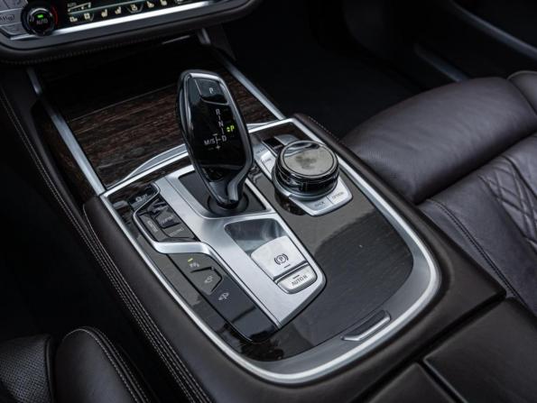 BMW 7 серии VI (G11/G12) Рестайлинг с пробегом 2020 года, цена 6 604 000 рублей, 108703 км, седан, Автокод Объявления