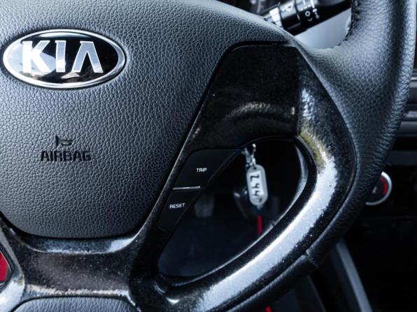 Kia Rio III Рестайлинг с пробегом 2015 года, цена 965 100 рублей, 88497 км, седан, Автокод Объявления