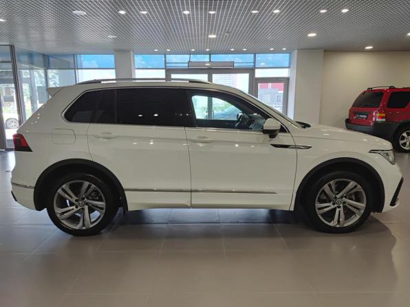 Volkswagen Tiguan II Рестайлинг с пробегом 2021 года, цена 3 999 000 рублей, 56090 км, внедорожник, Автокод Объявления