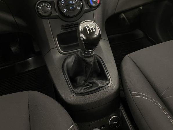 Ford Fiesta Mk6 Рестайлинг с пробегом 2016 года, цена 850 000 рублей, 93061 км, седан, Автокод Объявления