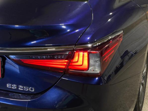 Lexus ES VII с пробегом 2018 года, цена 3 550 000 рублей, 148736 км, седан, Автокод Объявления