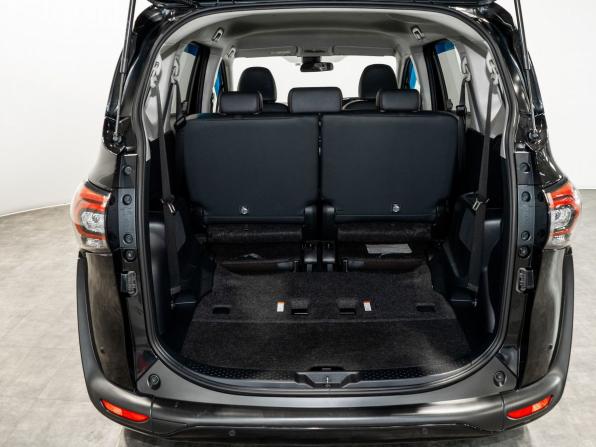 Toyota Sienta II Рестайлинг с пробегом 2019 года, цена 1 415 000 рублей, 100360 км, компактвэн, Автокод Объявления