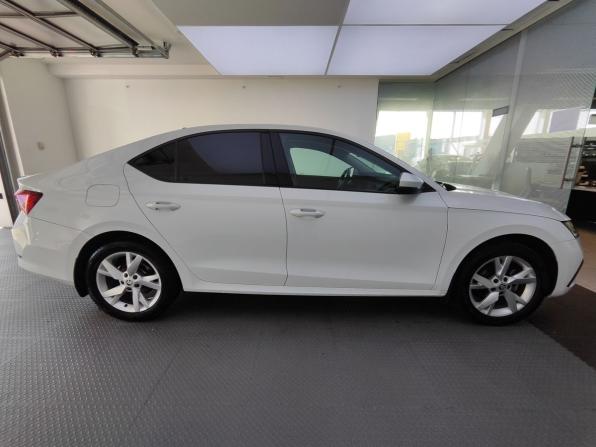 Skoda Octavia IV (A8) с пробегом 2021 года, цена 2 200 000 рублей, 92145 км, лифтбек, Автокод Объявления