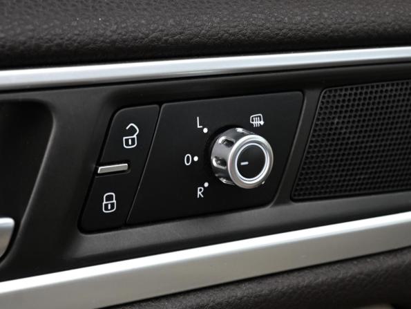 Volkswagen Touareg II с пробегом 2012 года, цена 2 199 000 рублей, 136234 км, внедорожник, Автокод Объявления