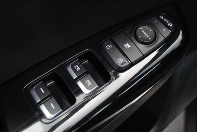 Kia Sportage IV Рестайлинг с пробегом 2018 года, цена 2 190 000 рублей, 131190 км, внедорожник, Автокод Объявления