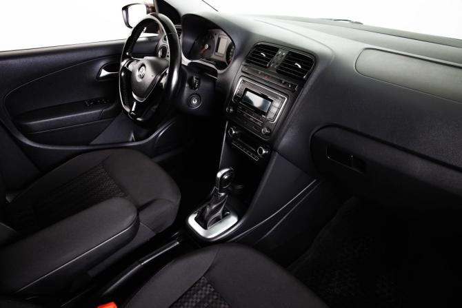 Volkswagen Polo V Рестайлинг с пробегом 2017 года, цена 1 099 000 рублей, 152000 км, седан, Автокод Объявления
