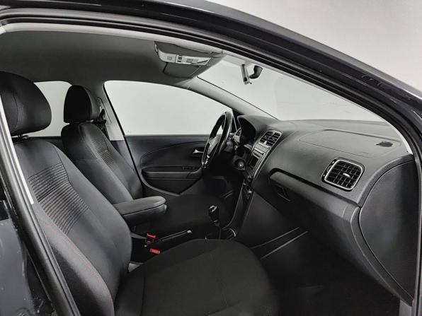 Volkswagen Polo V Рестайлинг с пробегом 2017 года, цена 1 100 000 рублей, 109000 км, седан, Автокод Объявления