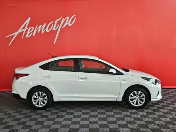 Hyundai Solaris II Рестайлинг с пробегом 2021 года, цена 1 399 000 рублей, 129703 км, седан, Автокод Объявления