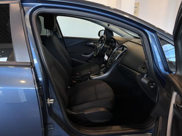 Opel Astra J Рестайлинг с пробегом 2013 года, цена 722 000 рублей, 176100 км, седан, Автокод Объявления