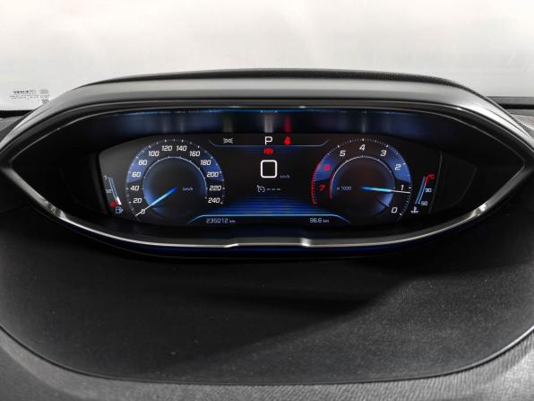 Peugeot 3008 II с пробегом 2017 года, цена 1 425 000 рублей, 231710 км, внедорожник, Автокод Объявления