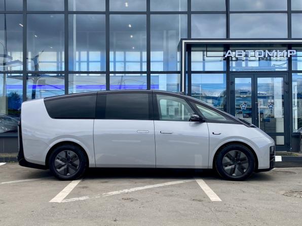 Li Auto (Lixiang) Mega с пробегом 2024 года, цена 7 849 000 рублей, 2800 км, минивэн, Автокод Объявления