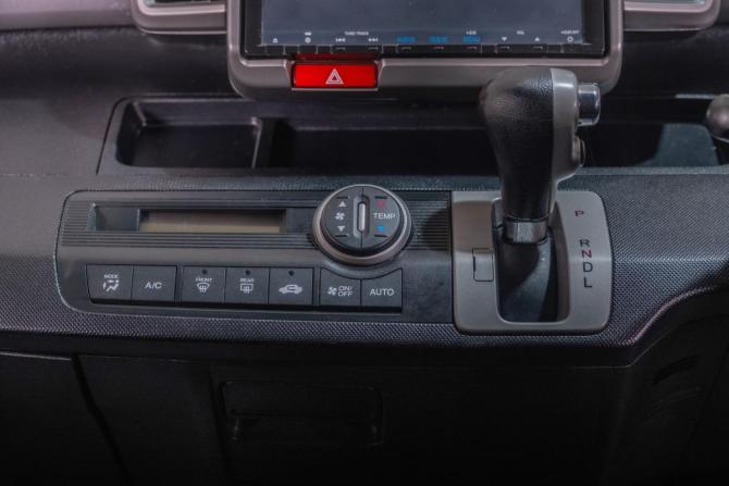 Honda Freed I Рестайлинг с пробегом 2012 года, цена 1 099 000 рублей, 194500 км, компактвэн, Автокод Объявления