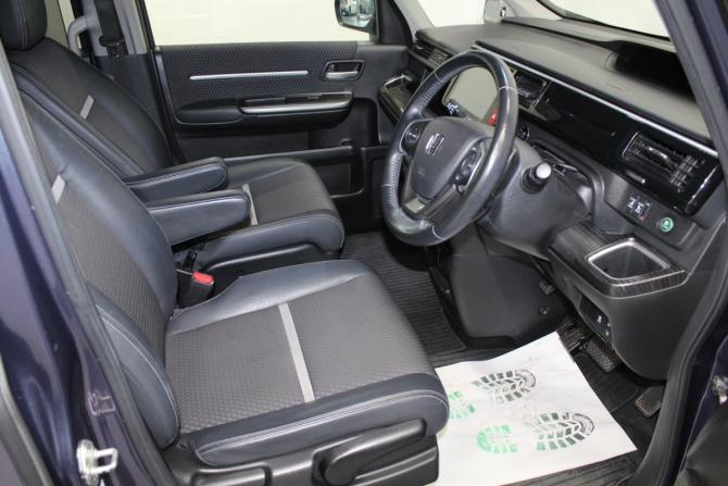 Honda Stepwgn V с пробегом 2015 года, цена 1 750 000 рублей, 82909 км, минивэн, Автокод Объявления
