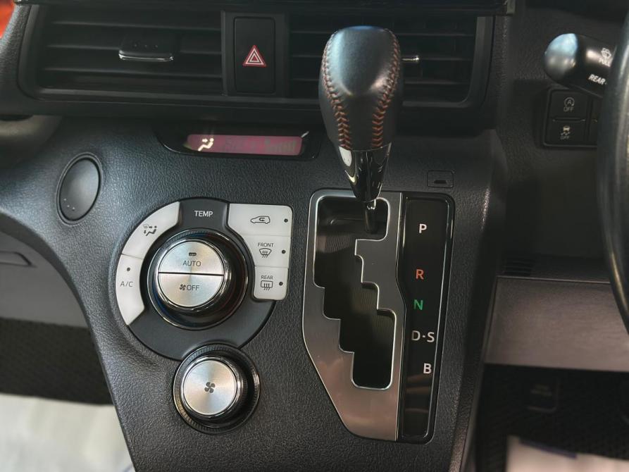 Toyota Sienta II Санкт-Петербург  - изображение 22