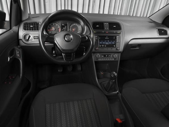 Volkswagen Polo V Рестайлинг с пробегом 2016 года, цена 1 399 000 рублей, 104437 км, седан, Автокод Объявления