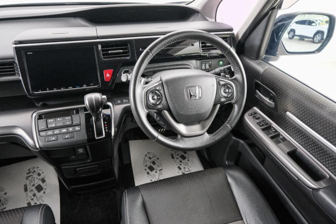 Honda Stepwgn V Рестайлинг с пробегом 2019 года, цена 2 299 000 рублей, 93000 км, минивэн, Автокод Объявления