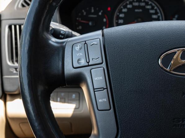 Hyundai H-1 II Рестайлинг 2 с пробегом 2021 года, цена 3 830 000 рублей, 96309 км, минивэн, Автокод Объявления