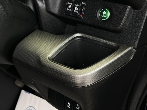 Honda Stepwgn V Рестайлинг с пробегом 2017 года, цена 2 307 000 рублей, 120875 км, минивэн, Автокод Объявления