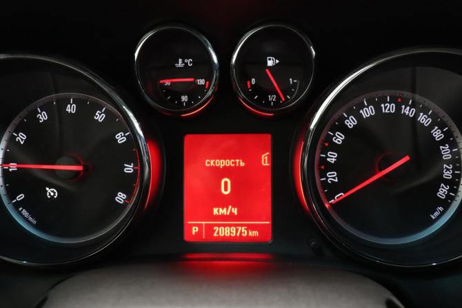 Opel Astra J Рестайлинг с пробегом 2013 года, цена 667 000 рублей, 209000 км, седан, Автокод Объявления