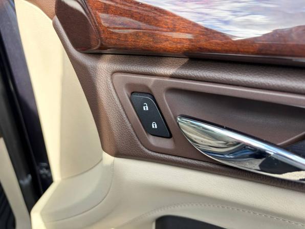 Cadillac SRX II Рестайлинг с пробегом 2013 года, цена 1 765 000 рублей, 73000 км, внедорожник, Автокод Объявления