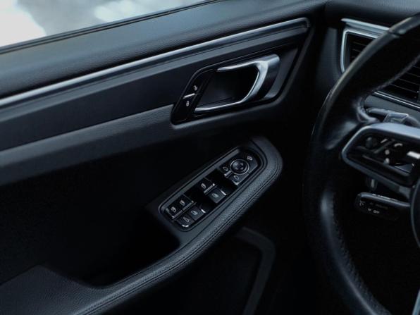 Porsche Macan I с пробегом 2018 года, цена 4 299 000 рублей, 67891 км, внедорожник, Автокод Объявления