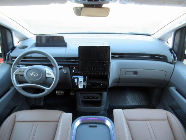 Hyundai Staria I с пробегом 2024 года, цена 7 880 000 рублей, 2586 км, минивэн, Автокод Объявления