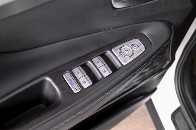 Hyundai Santa Fe IV Рестайлинг с пробегом 2021 года, цена 3 950 000 рублей, 65770 км, внедорожник, Автокод Объявления