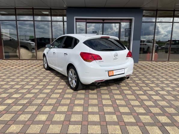 Opel Astra J с пробегом 2011 года, цена 625 000 рублей, 137500 км, хэтчбек, Автокод Объявления