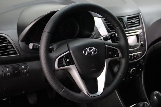 Hyundai Solaris I с пробегом 2013 года, цена 665 650 рублей, 324284 км, седан, Автокод Объявления