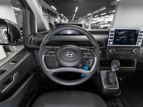Hyundai Staria I с пробегом 2024 года, цена 6 350 000 рублей, 683 км, минивэн, Автокод Объявления