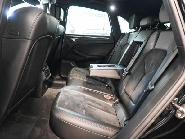 Porsche Macan I Рестайлинг с пробегом 2018 года, цена 3 749 900 рублей, 157000 км, внедорожник, Автокод Объявления