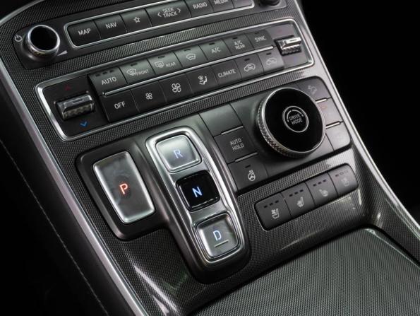 Hyundai Santa Fe IV Рестайлинг с пробегом 2023 года, цена 4 240 000 рублей, 64804 км, внедорожник, Автокод Объявления