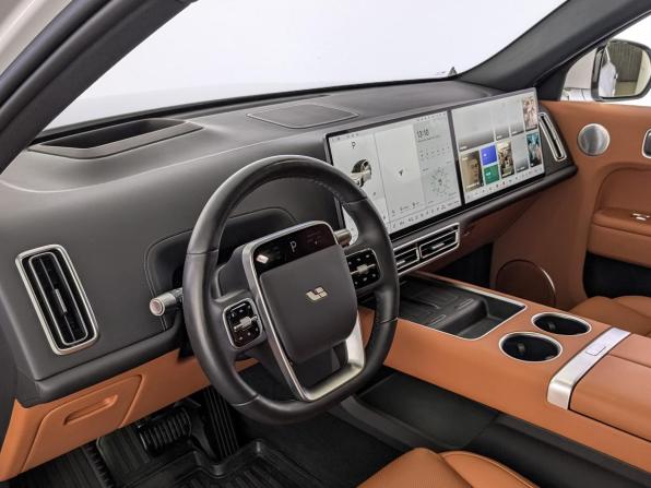Li Auto (Lixiang) L7 I Рестайлинг с пробегом 2024 года, цена 6 000 000 рублей, 36636 км, внедорожник, Автокод Объявления
