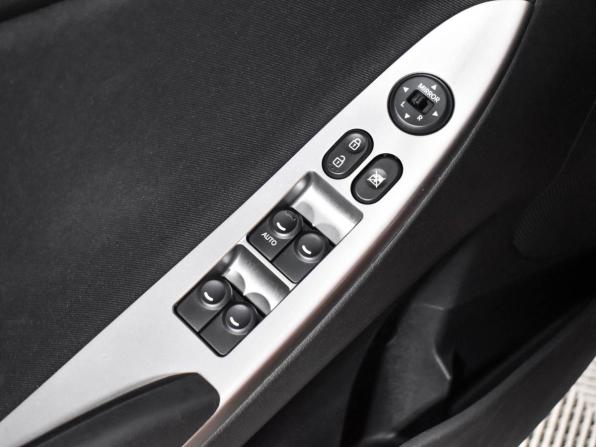 Hyundai Solaris I Рестайлинг с пробегом 2016 года, цена 1 049 000 рублей, 97120 км, седан, Автокод Объявления