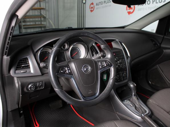 Opel Astra J Рестайлинг с пробегом 2014 года, цена 950 000 рублей, 126570 км, седан, Автокод Объявления