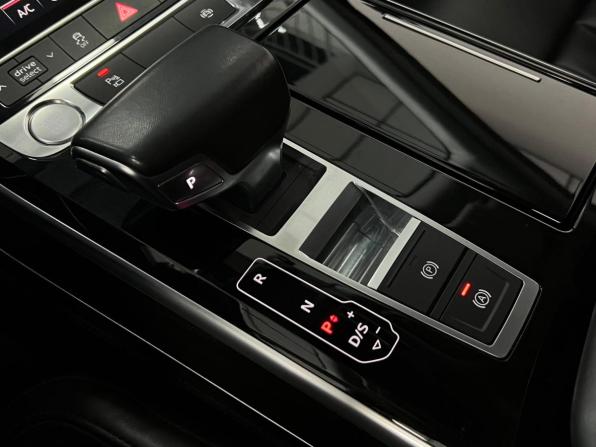 Audi A8 IV (D5) с пробегом 2018 года, цена 3 850 000 рублей, 240952 км, седан, Автокод Объявления