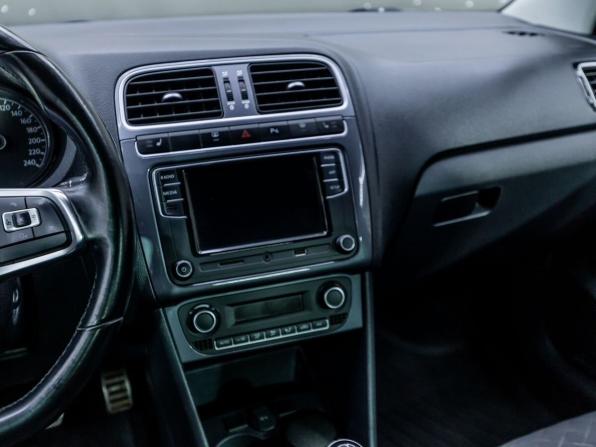 Volkswagen Polo V Рестайлинг с пробегом 2018 года, цена 1 105 000 рублей, 79742 км, седан, Автокод Объявления