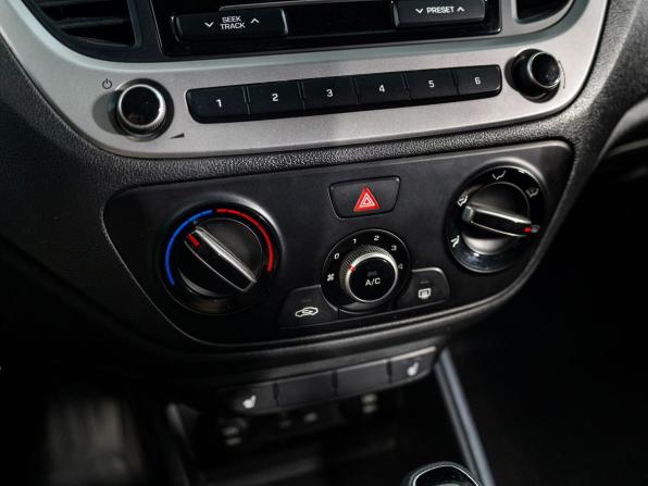 Hyundai Solaris II с пробегом 2018 года, цена 1 235 500 рублей, 120874 км, седан, Автокод Объявления