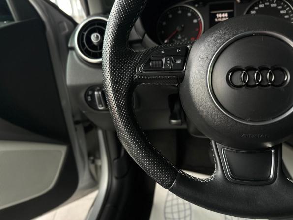 Audi A1 I (8X) с пробегом 2011 года, цена 800 000 рублей, 215157 км, хэтчбек, Автокод Объявления
